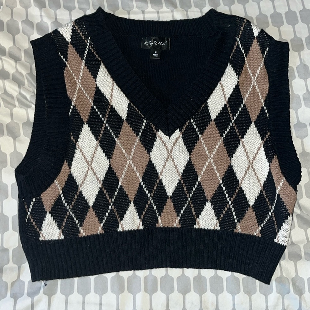 Say What cropped sweater vest, medium. Black,white,brown.